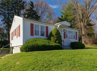 38 Sunny Knolls Dr, Poughkeepsie, NY 12603