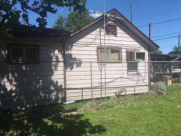 3rd image of 3803 Wylie St