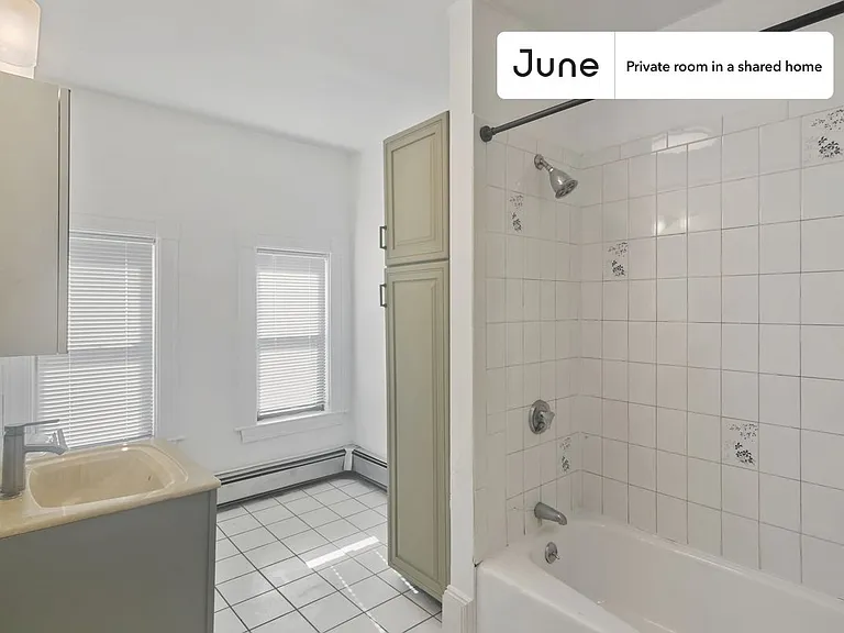 132 Chiswick Rd #2D — Photo 7