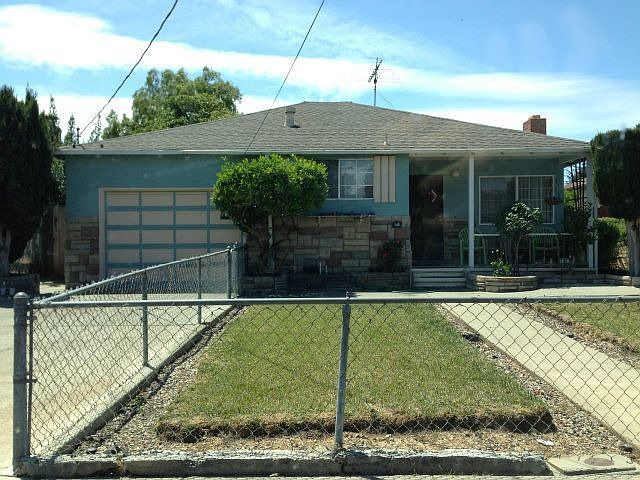 1st image of 143 Wisteria Dr