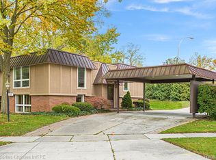 1860 Vinsetta Blvd, Royal Oak, MI 48073