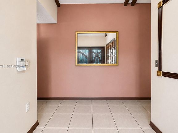 4th image of 7365 N Augusta Dr