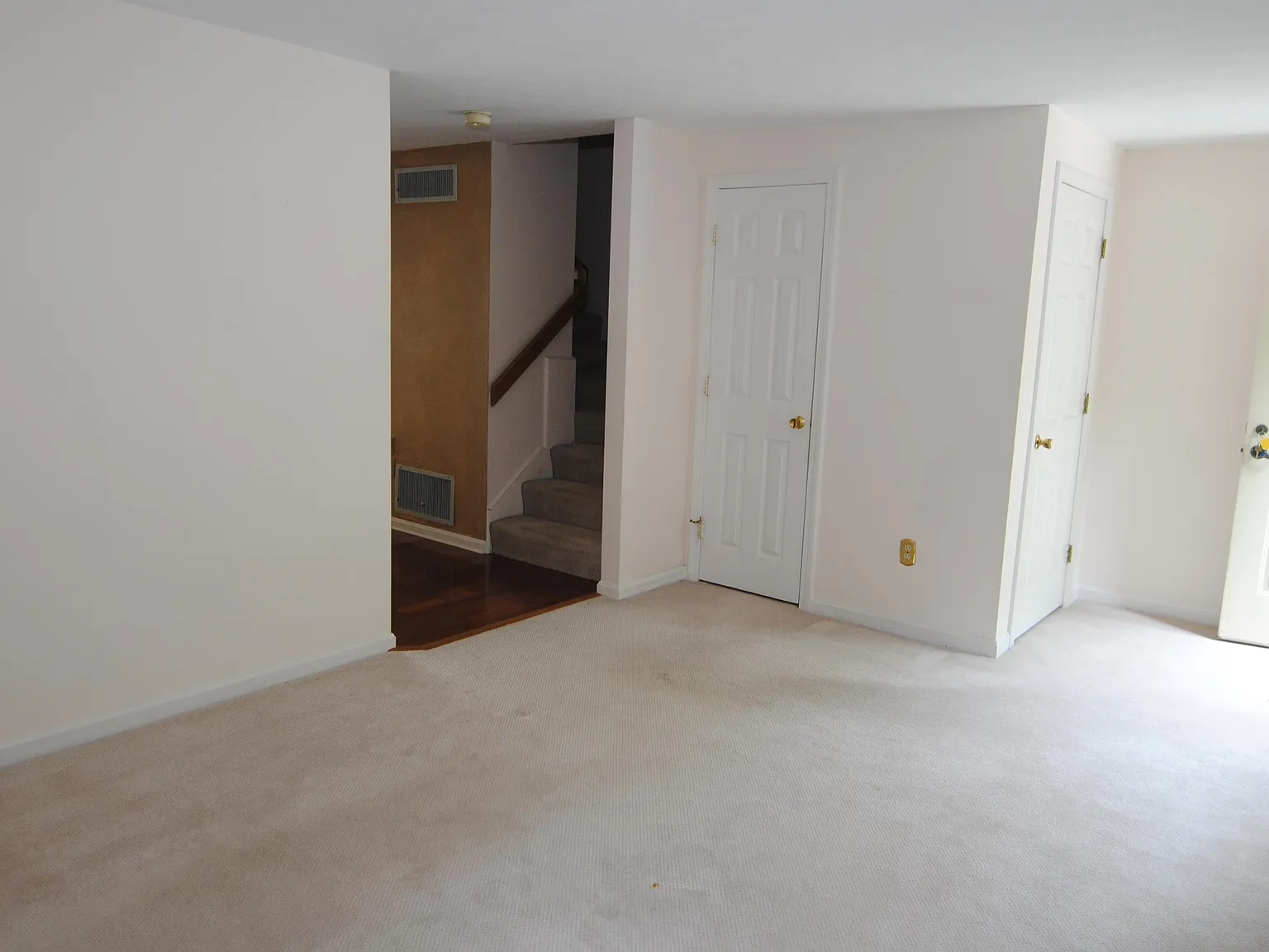 3 bed, 2.5 bath, 1686 sqft, $3,100 — Photo 3