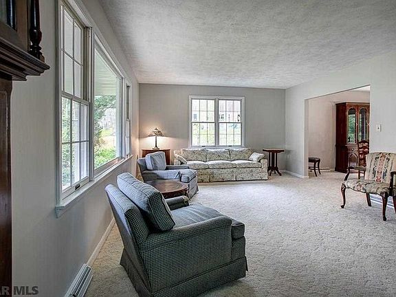 5th image of 563 Brittany Dr
