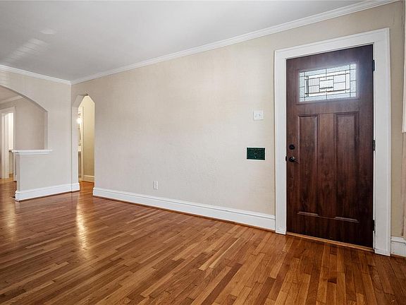 5th image of 3904 Burgen Ave