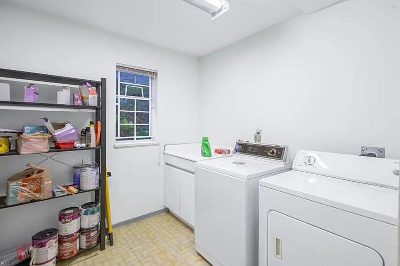 Vancouver House for rent - 4 Bedrooms — photo 10