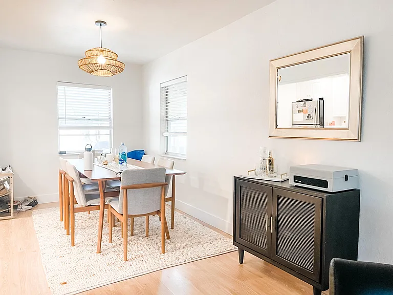 401 E Amelia Ave — Photo 9