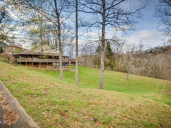 5th image of 5039 Lake Forest Dr