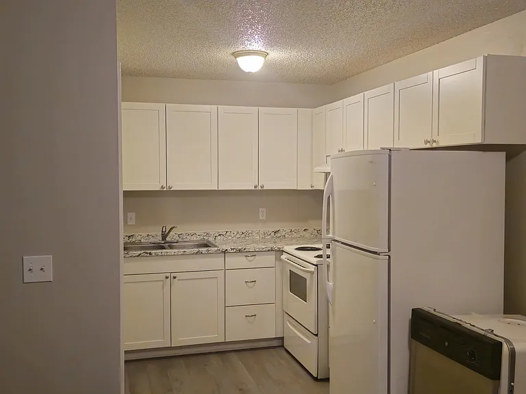 1196 Magnolia St #B — Photo 7
