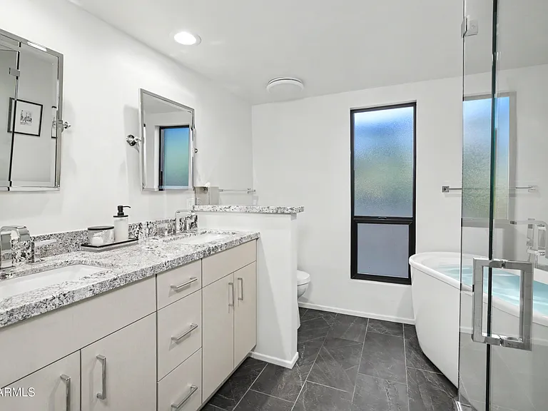 1049 N Boulder Dr — Photo 23