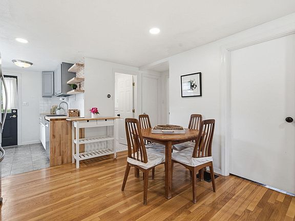 4th image of 29 Dunn Ave