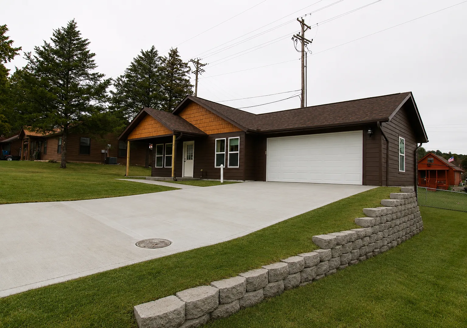 Beautiful 3 Bedroom Home with Fenced Yard in Hollister — Photo 3