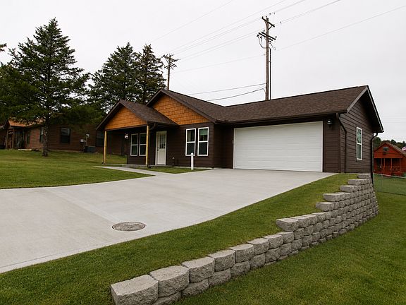 3rd image of 300 Valley Stream Cir