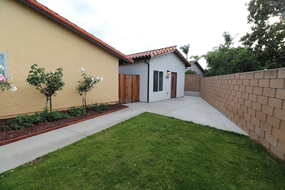 Building Photo - 4599 Coachman Way #2