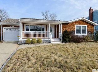 9 Mitchell Ave, Plainview, NY 11803