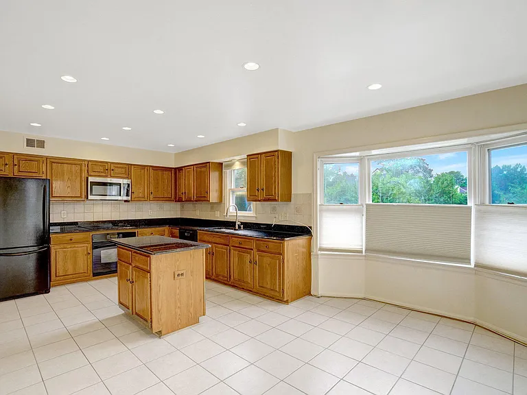 7975 Yancey Dr — Photo 11