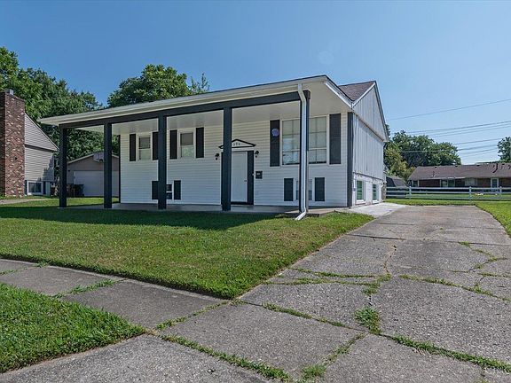 3rd image of 390 Sandy Ln