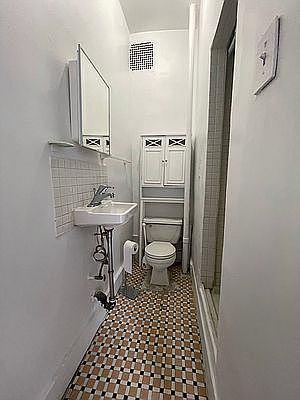 5th image of 221 E 32nd St APT 5