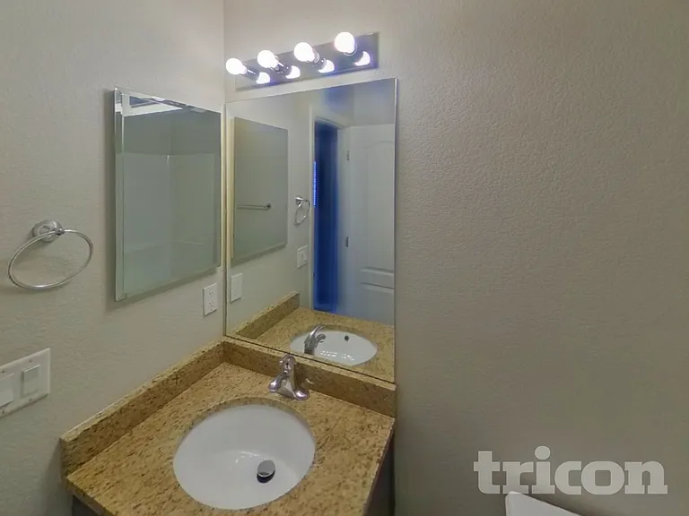 7335 Dobbs Dr — Photo 15