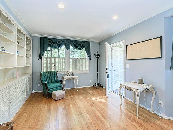 4th image of 1071 Willis Dr