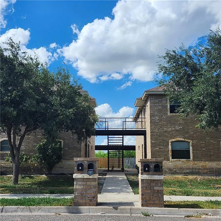 2 bed, 2.0 bath, 861 sqft, $800 — Photo 1