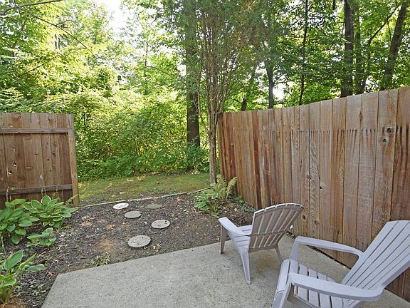 4th image of 924 Woodlyn Dr N