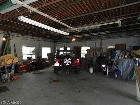 3rd image of 670 N Shore Dr