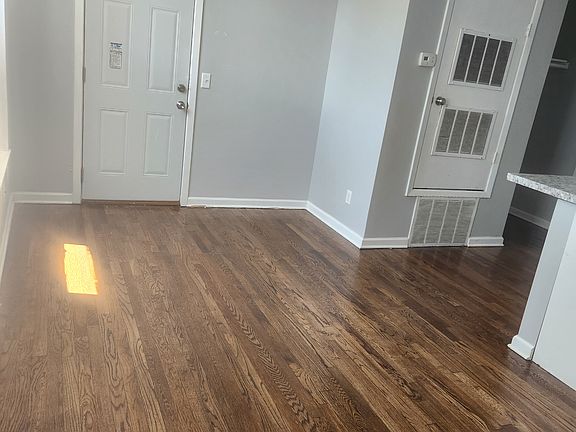 2nd image of 2711 Leavenworth St APT 1