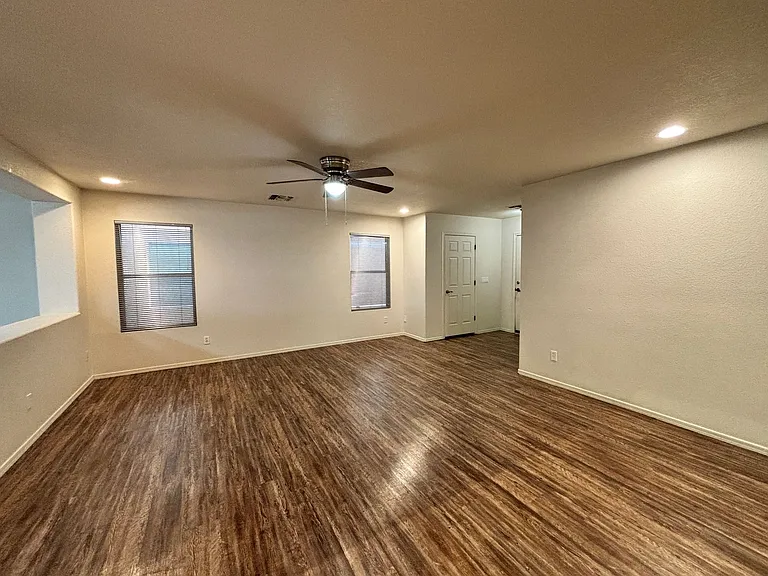 1051 W Sea Lion Dr — Photo 3