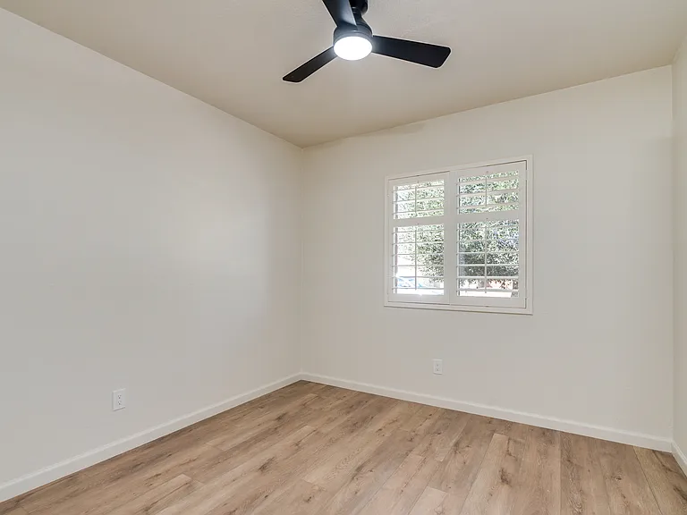 9346 E 5th St #1 — Photo 15