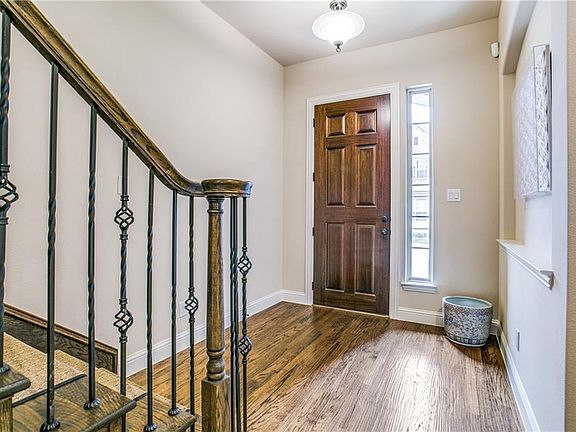 3rd image of 833 Dartford Dr