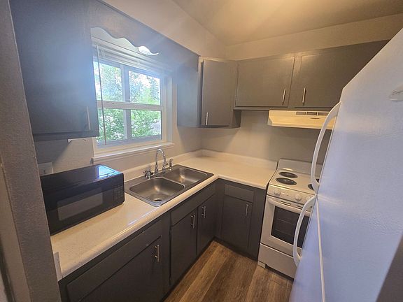 2nd image of 626 Prairie Rd #C