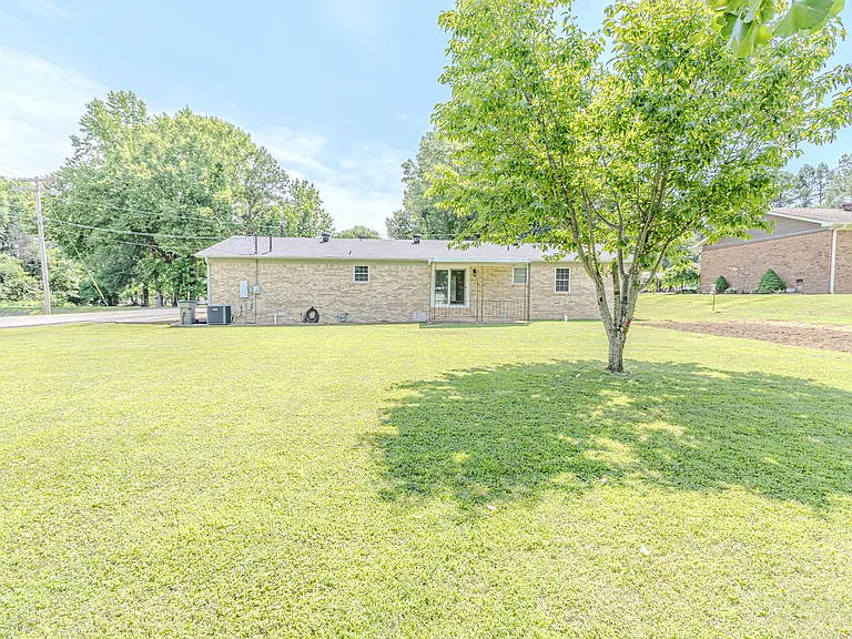 306 N Center Hill Rd — Photo 3