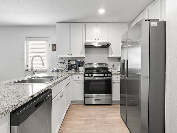 4th image of 2834 Millikan Dr