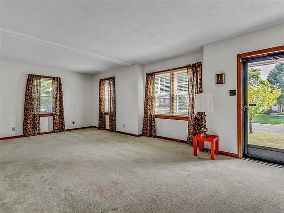 3rd image of 3 Saint Thomas Ct