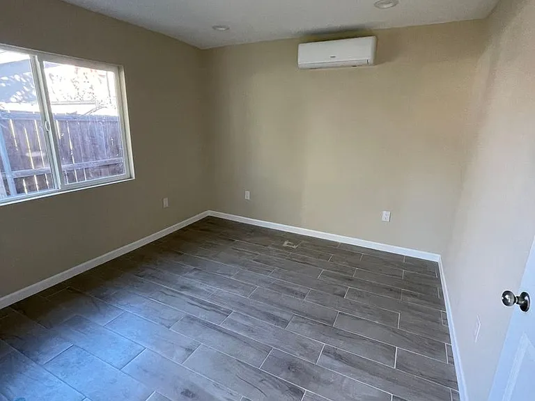 5079 Noble St — Photo 8