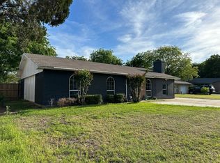 1013 Las Flores Ct, Grand Prairie, TX 75052