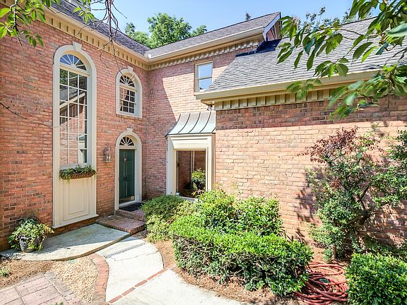 2nd image of 23 Saratoga Pl NE