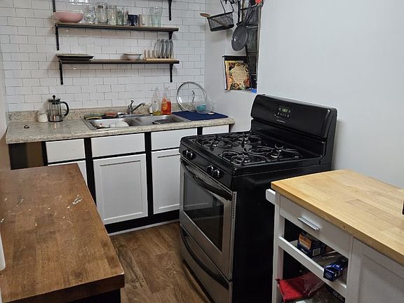 3rd image of 1532 N Lawndale Ave #G
