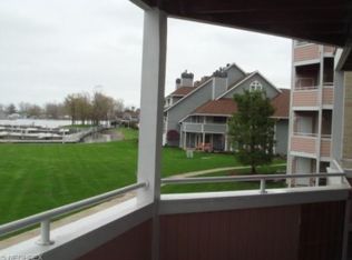 31 Marina Point Dr, Sandusky, OH