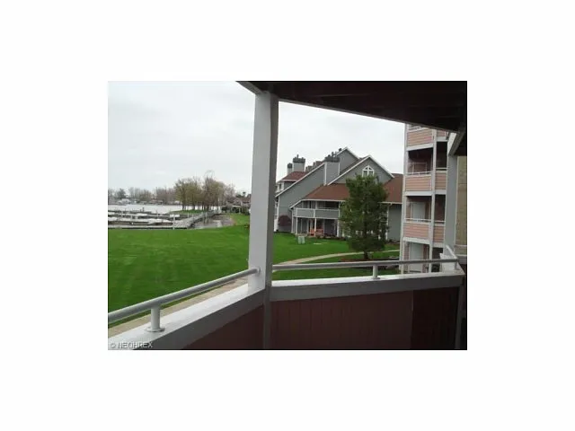 31 Marina Point Dr photo 1