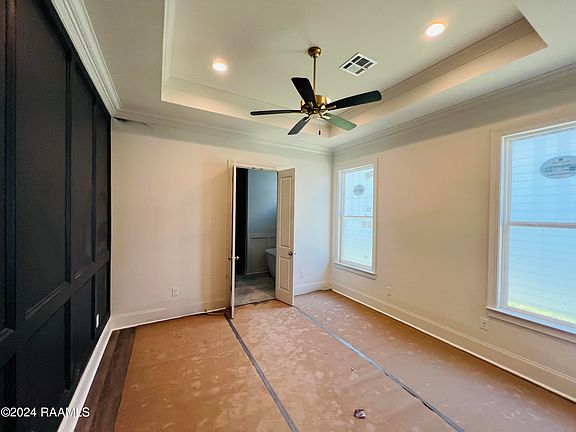 5th image of 205 Oak Village Dr