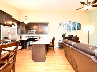 564 Dean Dr, South Elgin, IL 60177
