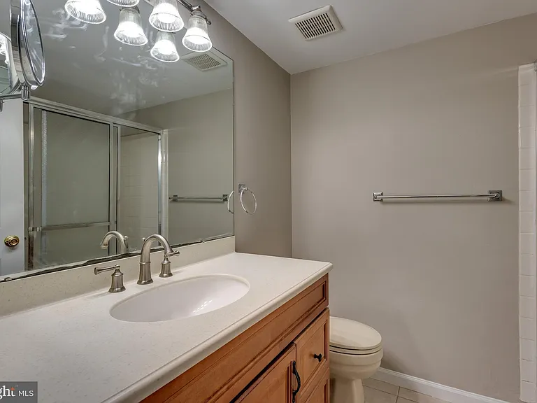 510 Washington Pl #10 — Photo 22