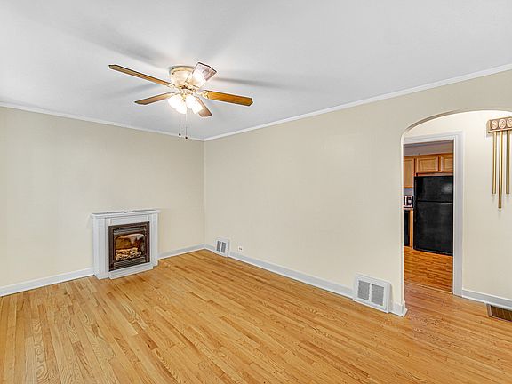 4th image of 10326 S Christiana Ave