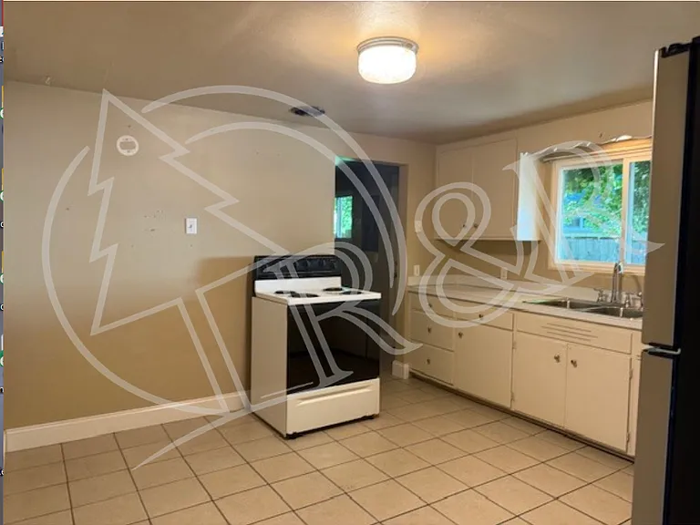 3015 Mill St — Photo 6
