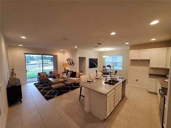 4th image of 822 Lady Bird Ln