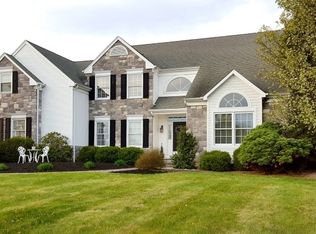 3 Shy Creek Rd, Pittstown, NJ 08867