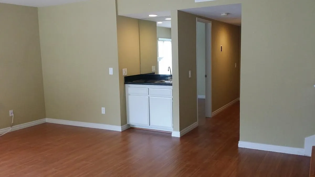 4 bed, 2.5 bath, 2200 sqft, $4,895 — Photo 4