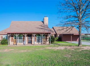 1089 Ladybird Ln, Azle, TX 76020